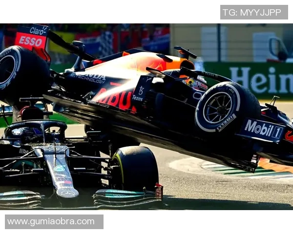 F1赛季经典碰撞回顾与安全措施发展探讨