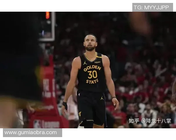 球迷炸锅:库里这一行为引热议! 球迷炸锅:库里这一行为引热议!