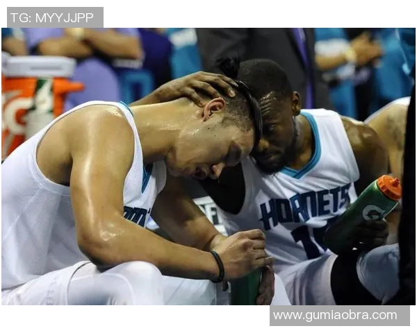 季后赛精彩瞬间回顾 全场高光集锦一网打尽 季后赛精彩瞬间回顾 全场高光集锦一网打尽